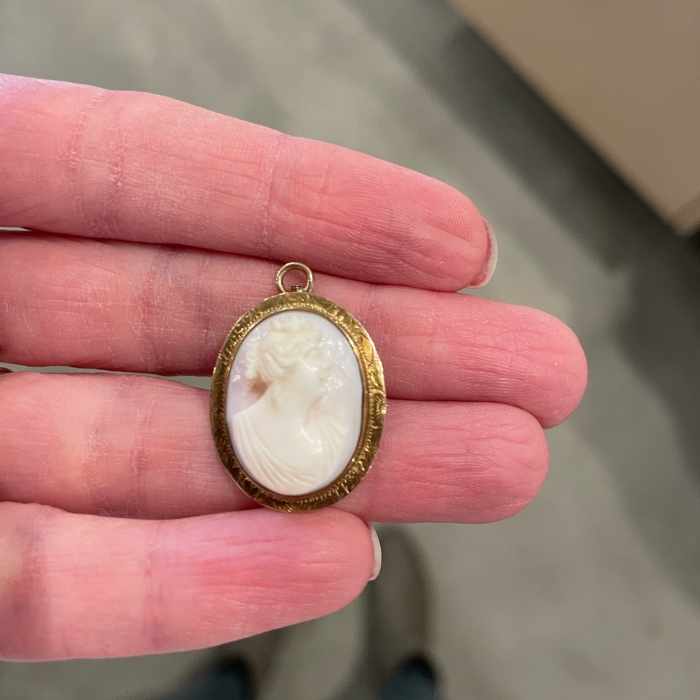 Antique Cameo - 10k and shell swivel pendant or pin